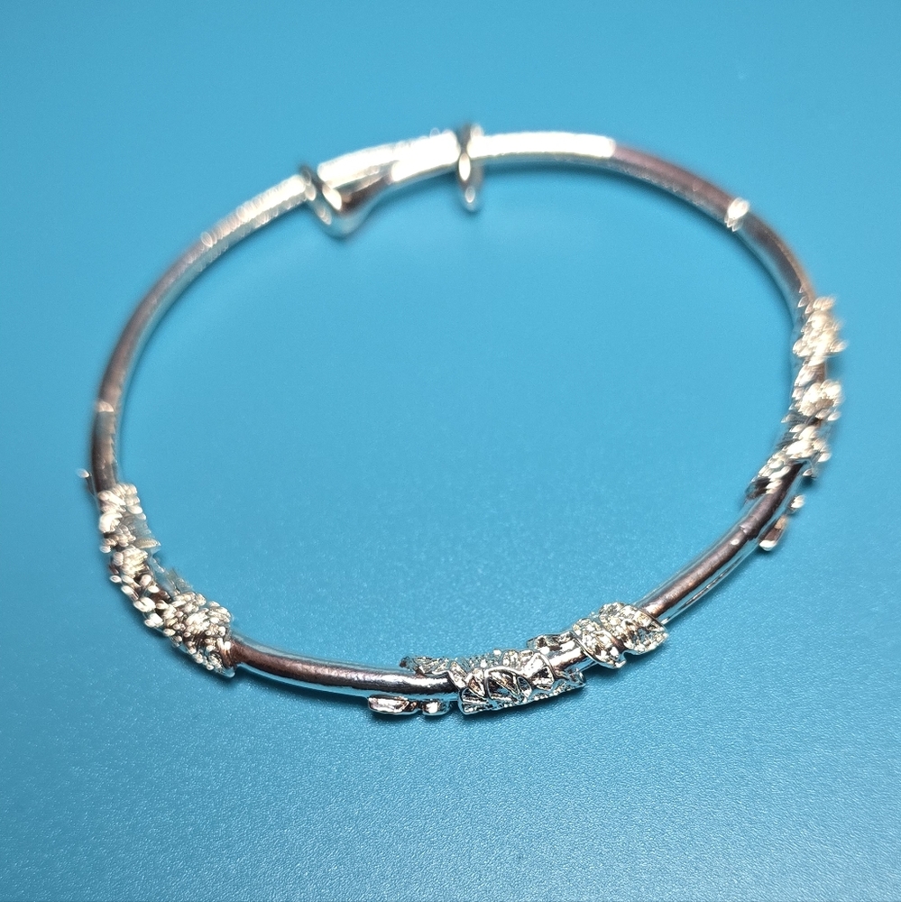Elegant Silver Bangle Bracelet - Picture 2 of 6